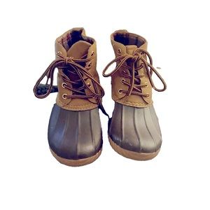 Cute women's dick/rain boots. Excellent conditon